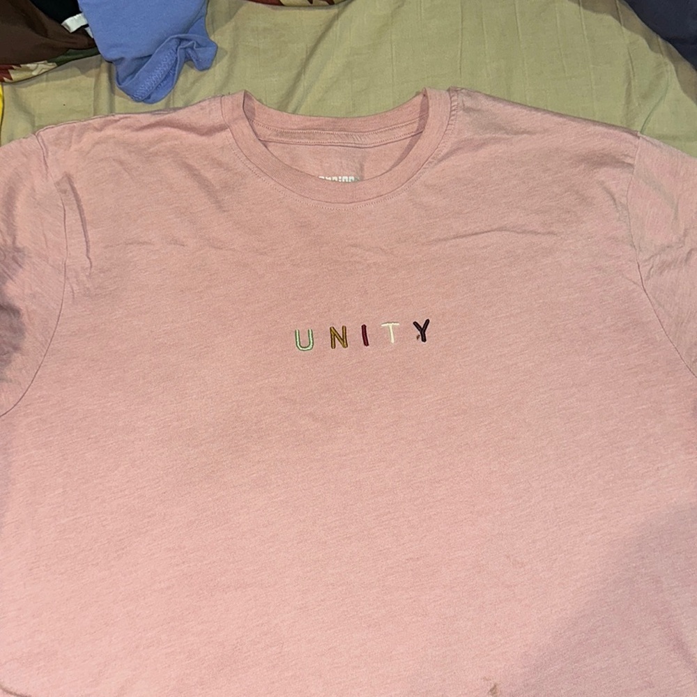 Graphic Tee shirt, pink. Size Large